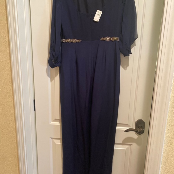 Marchesa 3/4 sheer sleeve silk evening gown in blue size 12. Never worn. - Picture 3 of 9